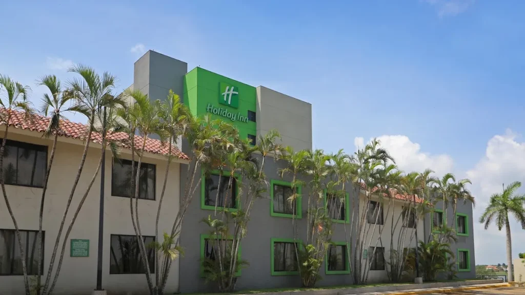 Hotel-holiday-inn.webp